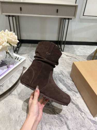 ugg.今年真的鲨疯了 堆堆勃肯褶皱短靴 韩版复古软fufu雪地靴 被可爱到了 泰乖了 内里羊毛材质保暖 靴筒堆堆褶皱特显瘦 size：35-40 40码不退不
