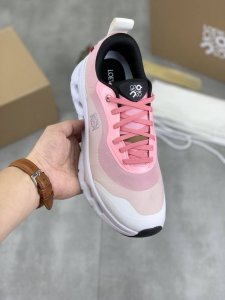 工厂p价p 实价 Loewe 情侣款 跑步专业户 跑鞋 舒适度百分百 昂跑Onrunning与Loewe罗意威的联名全新开后On 35-45