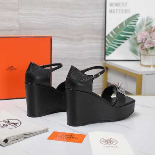 顶级Hermes 爱马仕坡跟水台凉鞋新款配色Oran凉鞋经典系列 独家原版开模，时尚又百搭 超级舒服 每个细节都做到极致 原版手掌纹 swift小牛皮 羊反绒，