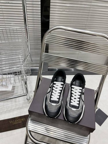 实价： 限男款 顶级版本 Valentino华伦天奴V家 新款Netrunner系列 休闲 气垫 运动鞋 原版购入开发 做货 各种色彩搭配吸睛十足，激活魅力无限
