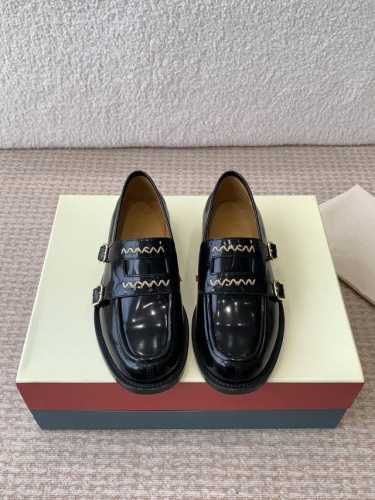 MARNI 25ss 春夏新款 矮跟乐福鞋 乐福鞋是鞋业界的天花板，永不过时的一个代名词、想好的心情一定要有一双舒服的鞋子选材柔软透气、款式洋气大方、乐福鞋穿上