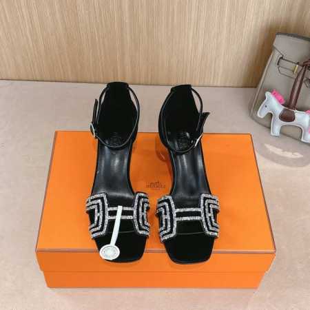 7Cm组图 出厂价p Hermes 爱马仕 Joy 70高跟凉鞋 时尚又百搭 搭配H鞋头 超级舒服 每个细节都做到极致 搭配同色调标志性纯鞋扣 设计简约流畅 打 - 点击图像关闭