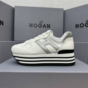 hogan 度假系列新款顶级版现货发售 松糕厚底顶级版 都市新潮休闲风 各明星 博主推荐 时尚百搭风格百变！原版楦型 原版大底一比一为你打造 值得推荐！ 鞋面采