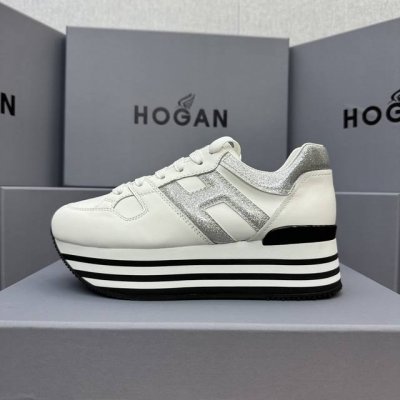 hogan 度假系列新款顶级版现货发售 松糕厚底顶级版 都市新潮休闲风 各明星 博主推荐 时尚百搭风格百变！原版楦型 原版大底一比一为你打造 值得推荐！ 鞋面采