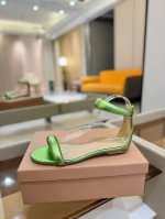 价格P： 吉安维托 罗西 Gianvito Rossi 轻松移动。这款时尚高跟凉鞋 秉承了其传统意大利工艺，专注精巧细节，打造优雅女人味，每一双吉安维托 罗西