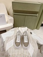 冲量价: 224 塞琳四季新款厚底帆布鞋系列上新 ★★★★★简约休闲小白鞋牛仔印花，上脚舒适度一流，增高显瘦，随性百搭首选单品 鞋面高密细腻透气牛仔帆布印花 大