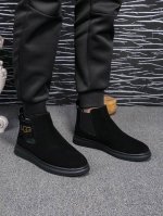 品牌UGG，官方最新款，原單1：1最新靴子真綿羊毛，假一賠十，絕對的高端貨，質量純是沒話說，精選上等進口皮料，傾心打造完美紳士珍品，鞋面頭層高絲光牛絨+真綿羊毛