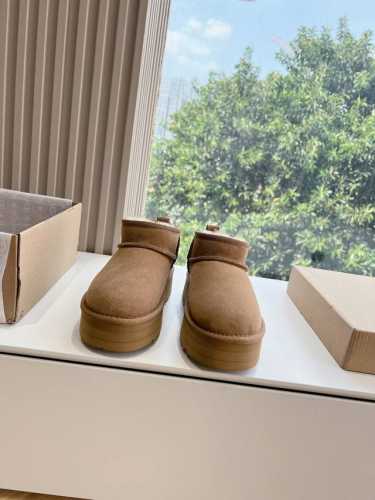 出厂 顶级版本 ugg冬季新款女同款休闲舒适厚底圆头棉靴雪地靴 它的优点就是特别轻又好走路 跑步都没问题搭任何的裤子都可以 露不露可爱的毛边都好看搭配修身裤十袜