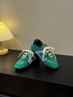 出厂价p 男码+10 Lv Sneakerina运动鞋 巧妙融合了运动鞋与现代芭蕾平底鞋这两种碰撞元素，兼具功能性与时尚感， Lv Sneakerina以流畅线