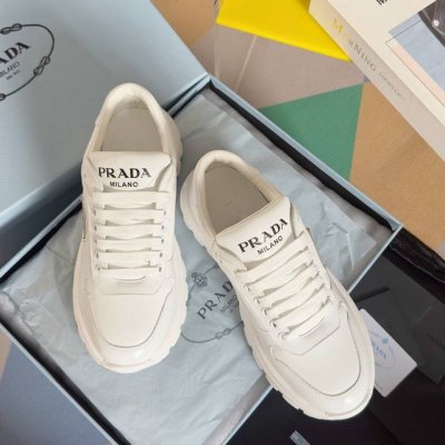 顶级版本：女款 男款 Prada普拉达 P家 Re-Nylon系列 情侣款 厚底 三角标 休闲 运动鞋 原版购入开发 做货 这款运动鞋融合优雅而创新的设计，搭配
