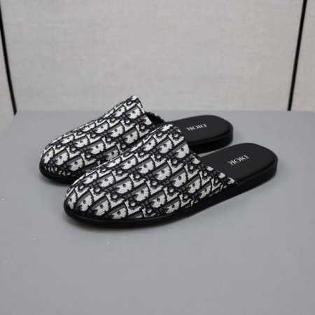 Dior 迪奥 拖鞋！批 。原版logo布面料，橡胶鞋底。男码38-44。 - 点击图像关闭