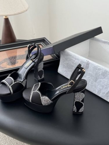 Chanel25K早春系列防水台烫钻凉鞋 新款抢先发售 原版烫钻工艺 内里垫脚羊皮 真皮大底 size:35-39 其它码数定做