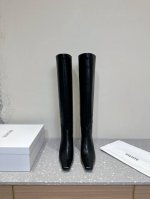 皮里 Khaite 小众潮牌 24ss秋冬新款猫跟短靴神靴 又A又飒 不一定斩男，但一定斩女鞋型纤细又时髦，微微的堆积感超显腿细 女神的百搭瘦腿靴，轻松穿出时尚