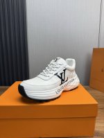 工厂p价 Louis Vuitton 路登易威 全新潮款Lv上市，休闲时尚男鞋鞋面采用进口牛皮+舒适羊皮内里，原版耐磨橡胶大底，版型简洁大气，潮男专属。38-4