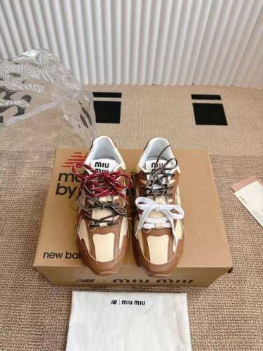 400Miumiu X New Balance联名走秀款 25Ss超级无敌大热门［得意］无论你如何穿搭请都不要放过这一双 530 系列的 非常好搭配！ 洋气到不