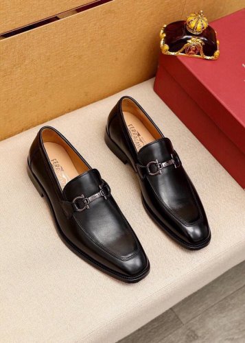 商品商标 Ferragamo 菲拉格慕 休闲皮鞋 正码码数: 38-44 45.46.47订的制 商品材料 精选 进口头层小牛皮鞋面+原版五金扣 进口水染牛皮内