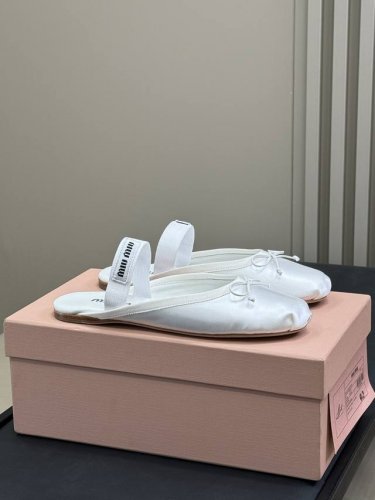 真丝 Miu Ss25芭蕾舞鞋 半拖版本 真丝鞋面&小羊皮鞋面 ，小公主气质拉满！ Size 35-41