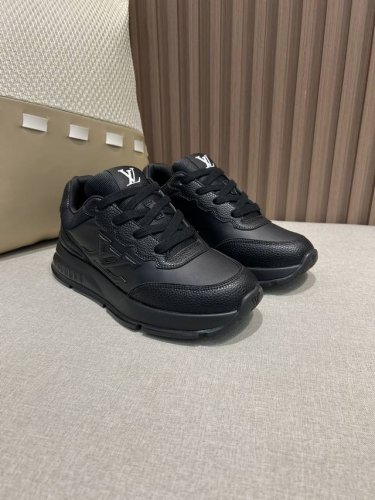 出厂价pp 男款2025春夏新款运动鞋 顶级版本 原版一致 主打最新款休闲鞋 硬货上新 代购级别 高级感十足 国内外博主刷爆的一款 复古又时髦 上脚美炸了 穿上