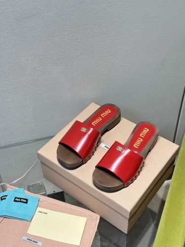 高品质出厂 包含一双半袜 miumiu*2025ss缪缪春夏新款平底小牛皮凉鞋拖鞋zp开发 原版拆卸，细节对版秒杀市面普通版本，miumiu真的太少女啦！皮质超
