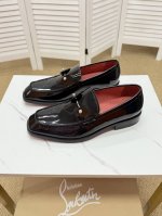 christian Louboutin Cl皮鞋 汲取90年代街头风格灵感 展现品牌美学与无畏不羁的时髦态度 采用多种材质混搭打造 39 45 45定做不退换