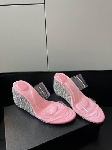 alexander Wang 23 亚历山大王坡跟凉鞋 这款真是给不喜欢穿特别高的高跟鞋又想要高度宝宝们福利，后跟的高度大概在6.5，10公分，好在设计的是坡跟