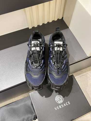 Versace Odissea新款机器人运动鞋，设计以雕塑感设计重新演绎 男士风格，这款针织织物Cloudbust Thunder运动鞋廓形饱满，并配有轻质橡胶