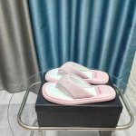 2025小香 本季秋冬季必备单品！！香奈儿春夏重工爆款小红书力推款，怎么搭配都好看，时髦精必备，香奈儿女士钟爱简约又难以抗拒系搭配展现与众不同的穿搭风格、自由混