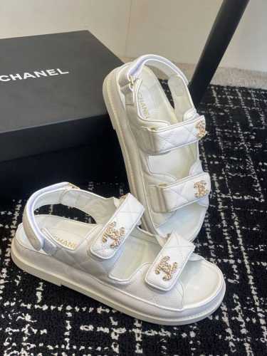 代购级拖鞋 凉鞋 CHANEL 25ss 春夏沙滩拖鞋 凉鞋 系列 香奈儿 国内国外专柜断货王，找遍国内专柜心心念念终于到手第一眼开箱看到实物让我太惊讶了，太喜