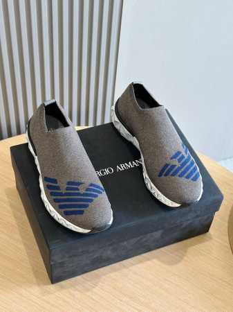 Armani阿玛尼男士飞织运动鞋 顶级版本，采用羊毛混纺面料制作，搭配橡胶轻便大底，上脚轻盈舒适透气。 Size:39-44 38.45定做 - 点击图像关闭