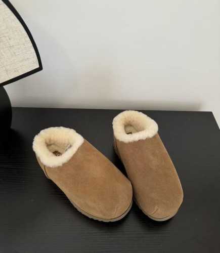 出厂p 、UGG，2024新款出炉卡皮巴拉胖头鞋，系列刻在基因里的松弛感 X拒绝精神内耗 ，卡皮巴拉”潮流风向标，经典胖头拖鞋 卡通可爱造型让你的穿搭更具吸引力
