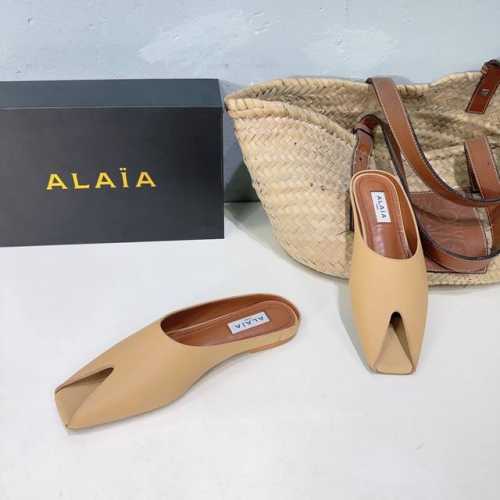 高品质出厂 ！小众潮牌 ALAIA 春夏最新鱼嘴五金扣简易平底拖鞋 足尖上的性感之资 精致的同时还具有时髦利落 摩登气场 鞋面采用进口头层牛皮 内里垫脚进口羊皮