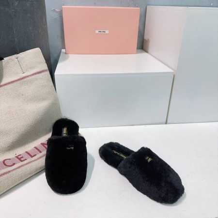 高品质出厂 ！顶级品质miumiu24ss秋冬新款金币包头羊羔毛拖穆勒半拖鞋！保暖舒适百搭！ 鞋面采用牛反绒 兔毛 内里垫脚羊毛 原版开模橡胶大底 码数:35- - 点击图像关闭
