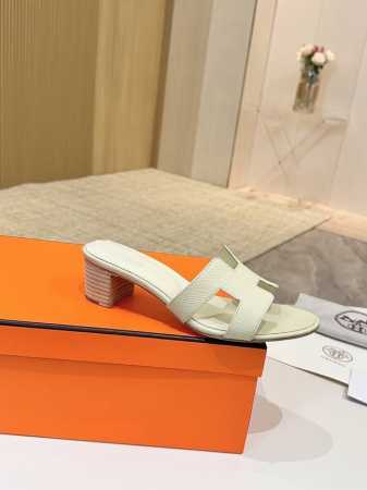 爱马仕Hermes，真皮大底 出厂价 顶级版本！原版开发 鞋面：牛皮 内里垫脚 羊皮 大底：意大利真皮大底 跟高：4.5Cm 码数：34-43注 34 41 4 - 点击图像关闭