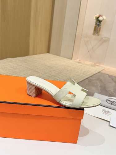 爱马仕Hermes，真皮大底 出厂价 顶级版本！原版开发 鞋面：牛皮 内里垫脚 羊皮 大底：意大利真皮大底 跟高：4.5Cm 码数：34-43注 34 41 4