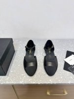 chanel 小香 25Ss早春新款 菱格纹 粗跟玛丽珍 单鞋 复古法式优雅感，高级感十足 菱格中空玛丽珍凉鞋，最近很火的一双凉鞋！露脚设计直接拉长腿型！很显白
