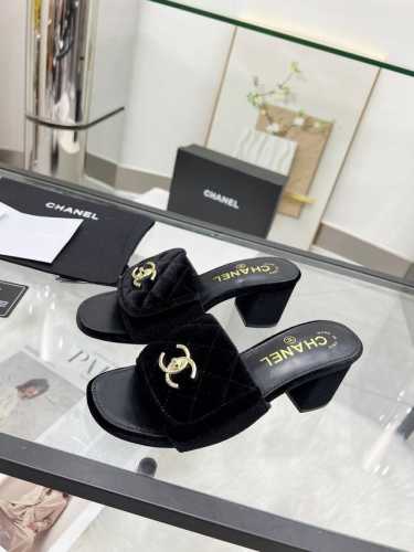 CHANEL 25早春新品 拖鞋火爆上市！黑色、米白、杏色、粉色、黑色真丝绒、酒红真丝绒、跟高6厘米。35-43。像胶底