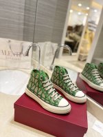 Valentino V家专柜最新款 V标志高帮情侣款运动鞋， 欢迎对比 舒适好穿楦型与专柜一致。Tpu组合大底 女：标准码35-40 41.42 定制 男：标准