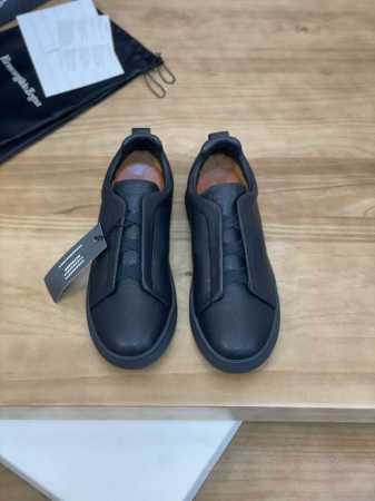 售 价 商品商标：杰尼* 杰尼亚* 低帮休闲鞋 正码码数 38-44 可订做45 商品材料：鞋面进口牛皮，羊皮内里，原版大底。 编 号：846 - 点击图像关闭
