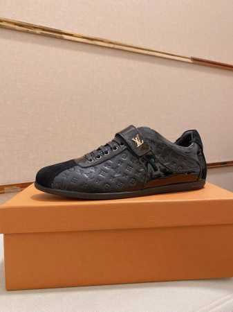 工厂价: LV 路易威登。最新潮鞋休闲鞋实体店爆款38-44码。 新品春夏季舒适进口定制原版牛皮，独特提花面料元素设计。搭配羊皮内里，Lv原版底，高端包装高品质 - 点击图像关闭