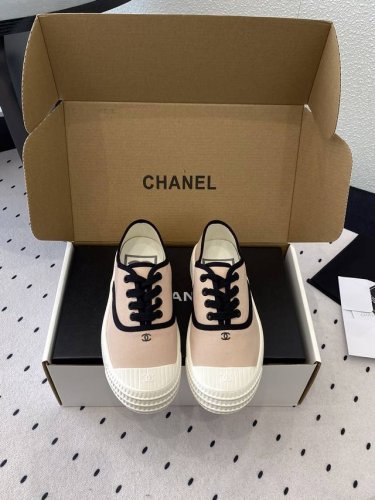 chanel新款帆布小白鞋 Vintage感满满中古复刻款 帆布鞋适配春夏 配合袜子就很复古学院的感觉 原版定制高密度帆布面料 羊皮内里垫脚 独家私模原版Tpu