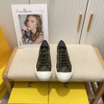 橙子出厂价p fendi 芬迪春夏新款 老花帆布鞋 休闲鞋运动鞋 新款Domino帆布运动鞋成为深受喜爱的一款鞋履 对于想打造简约且具有Fendi特色造型的人士