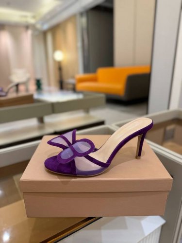价格P： {拖鞋系} Gianvito Rossi 2025 这款高跟拖鞋 极简主义的 Elle、Gianvito Rossi 秉承了其传统意大利工艺，专注精巧
