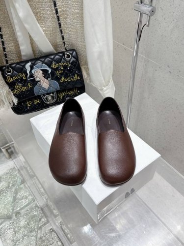 代购级 therow 25Ss 春夏新款 乐福鞋 高级感的正确打开方式 简洁又时髦 做工精细 真的一定要入手 真的很绝 越是看似简单的款越考验做工 版型之最 鞋
