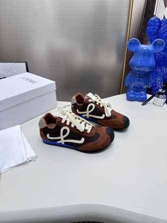出厂： 铝合金鞋扣+10 棕色下单带图片 两个棕色 Loewe罗意威二代Ballet Runner升级2.0给足界一些震撼，2025早春Ballet Runne - 点击图像关闭