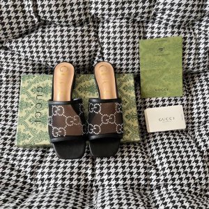 橙子出厂价p gucci 古驰 春夏新款 双G扣布面 水钻网纱 方头平底拖鞋 休闲凉拖 码数 35-39 可定制34.40.41.42