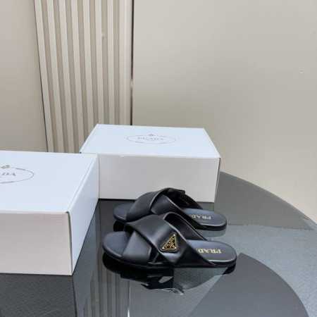 厂价 加飞机盒10 prada 普拉达经典春夏新品 三角标交叉拖鞋 夏天最值得入手的简约单品 自带高级气场的拖鞋 也非常容易驾驭非常舒适好穿！ Go 材质： 鞋 - 点击图像关闭