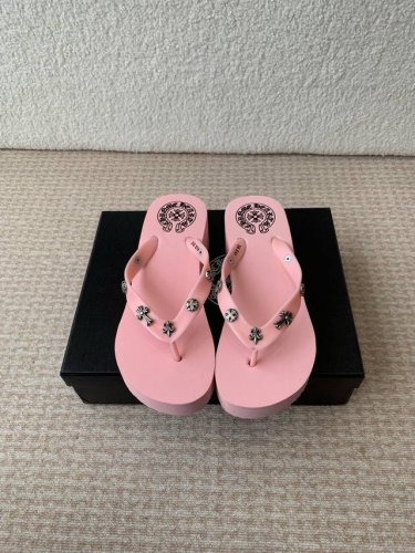 chromehearts 克罗心 25Ss 今夏最流行的懒厚底人拖鞋，韩版潮流夏季时尚 高端大气上档次外，更适合懒人族们，一脚蹬就穿好了，都不用动下手，方便快捷