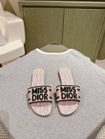 迪奥 Miss Dior系列平底拖鞋 字母刺绣Logo拼色一字拖鞋 1 专柜同步最新配色夏季胶囊系列立体刺绣度假字母拖升级版 美爆的全新系列 暴走利器原Ban开