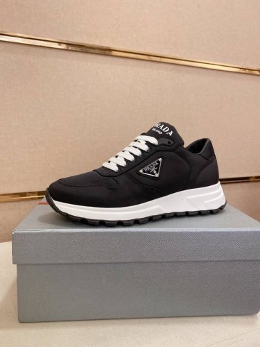 工厂p价 高版本 高品质新款prada 普拉达 专柜同步上市 新款男鞋 面料精选进口头层牛皮 纯手工工艺制作而成 内里:全牛皮内里 高端气垫开模防滑橡胶大底 精