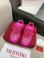 独家厚底粗鞋带最高端 Valentino华伦天奴 厚底粗鞋带爆款休闲鞋！ 张艺兴 关晓彤众多网红明星同款 代言引领潮流！！ 面料:原版定制全粒面牛皮 内里:原版